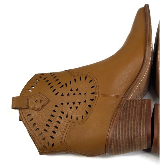 Marc Fisher Elyma Pointed Toe Western Tan Leather Booties Womens 8.5M New $199 - Picture 4 of 11